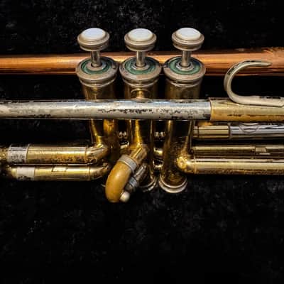 Holton 608 Super Collegiate 1958 - (Courtois-style external top-sprung pistons) Bi-metal bell with red brass stem and nickel flare and yellow brass body with nickel accents image 9