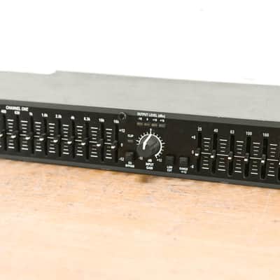 dbx 215 Dual Channel 15-Band Graphic Equalizer CG012WV image 3