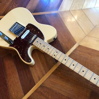 2011 Fender Deluxe Series 60th Nashville Mexico  Transparent Honey Telecaster Electric Guitar case image 15