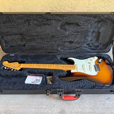 Fender American Deluxe Stratocaster 2013 3-Color Sunburst Maple Neck OHSC image 2
