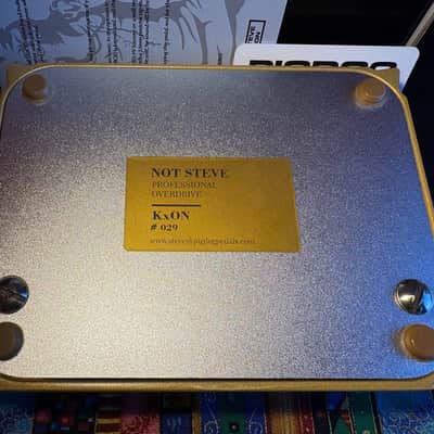 Pigdog KxON 2025 - Gold image 2