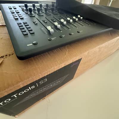 Avid S3 Control Surface and Dock S3 2020 - black image 9