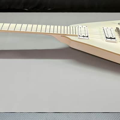 2016 Epiphone Brendon Small Signature "Snow Falcon" Flying V - Snow Burst image 2