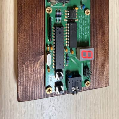 Arcano MIDI NES Chiptune Synth II — 8-Bit Nintendo Sound Module on Wood Base image 3