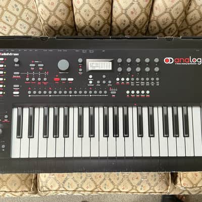 Elektron Analog Keys 37-Key 4-Voice Analog Synthesizer w/ box