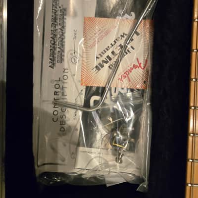 Fender American Deluxe Stratocaster with Maple Fretboard 2011 - 2015 - 3-Color Sunburst image 2