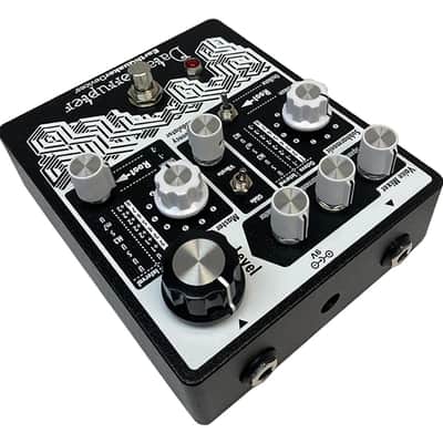 Earthquaker Devices Data Corrupter Modulated Harmonizing Pedal - B-Stock image 3