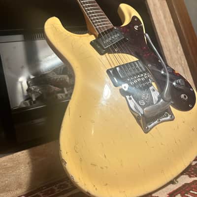 Mosrite Ventures 1965 - Pearl image 2