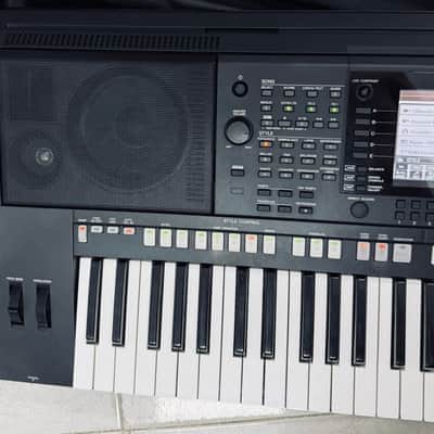 Yamaha Yamaha PSR-S750 61-Key Arranger Workstation Used in mint condition image 2