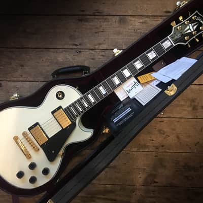 2010 Gibson Custom Shop Paul Custom in Aged White & original hard shell case Les image 16