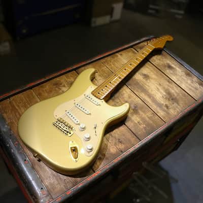 Fender 50th Anniversary Stratocaster 2004 - Aztec Gold image 1