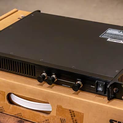 Shure PA821B Wireless System Antenna Combiner (470 - 865 MHz) - Like New/Unused/NOS image 1