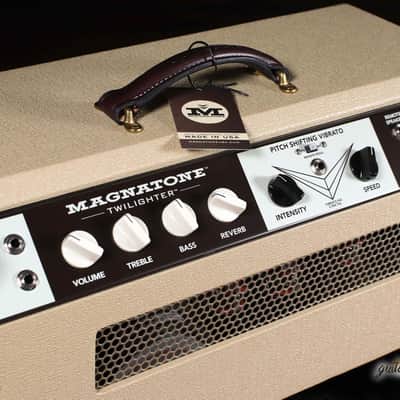 Magnatone Twilighter 22W Reverb/Vibrato 1x12” Combo Amp – Blonde w/ Oxblood image 3