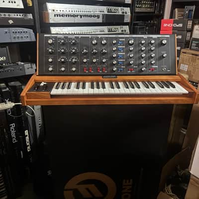 Voyager MOOG Minimoog Old School 100% Analog Synth / 44keys in box //ARMENS Bild 4