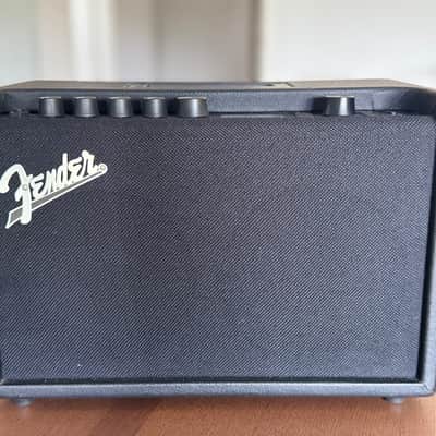 Fender Mustang GT 40 40-Watt 2x6.5" Modeling Guitar Combo 2017 - 2018 - Black image 3