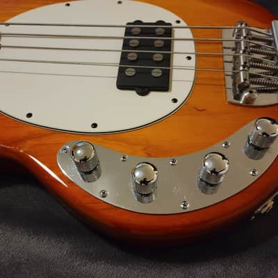 Music Man Ernie Ball Music Man Sting Ray 4 H Left Handed 1996 SUNBURST ROSEWOOD image 4