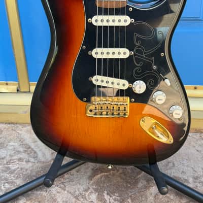Fender Stevie Ray Vaughan Stratocaster with Pau Ferro Fretboard 2000s 3-Color Sunburst image 2
