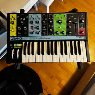 Moog Grandmother  + Moog SR Series Case + Decksaver