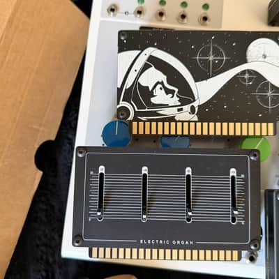 Erica Synths Bullfrog with All available options cards image 4