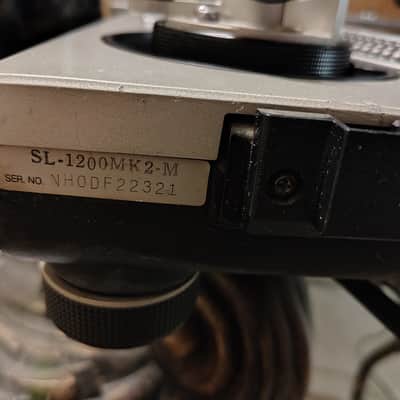 Technics 1200 mk2 1985 - Silver image 12