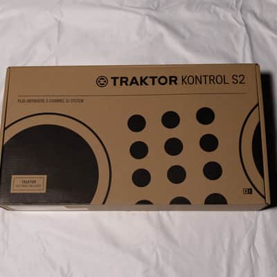 Native Instruments Traktor Kontrol S2 MK3 2018 - Black image 2