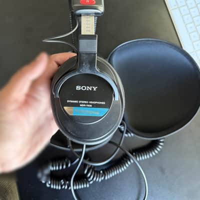 Sony MDR-7506 Professional Studio Monitor Headphones image 4
