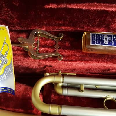 Reconditioned Silvertone Artist trumpet w/vintage case image 4