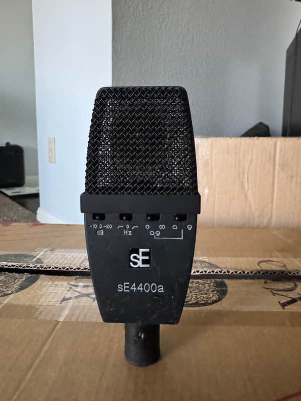 sE Electronics sE4400a Large Diaphragm Multipattern Condenser Microphone