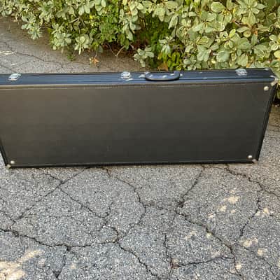 VINTAGE LATE 60'S / EARLY 70'S GIBSON SG STYLE HARD CASE IN VERY GOOD CONDITION image 10
