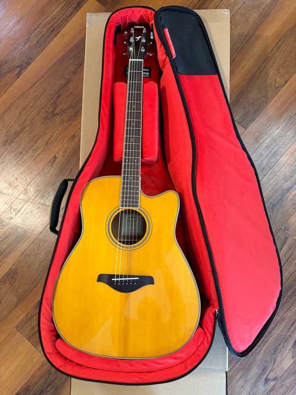 Yamaha FGC-TA TransAcoustic - Natural image 1