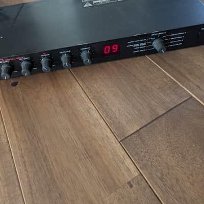 Roland RE-800 /  vintage Digital Echo  delay reverb  / 1U Rack Effects  RE 800 image 2