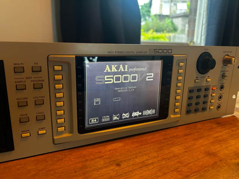 Akai S5000 Sampler image 1