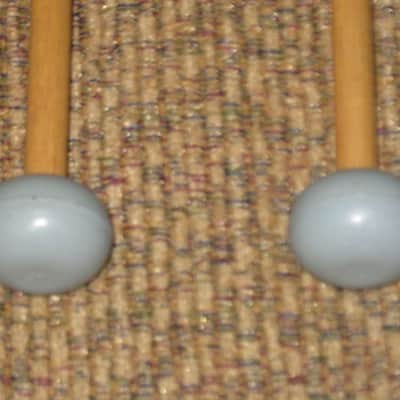 one pair of new old stock near A+ Mike Balter MB6B (6B) Hard Keyboard Mallets - 1" diameter Oval Gray Rubber HEADS and Natural Birch HANDLES (for Xylophone, Bells) mid to late 1990s (+ packaging) Unwound Series image 13