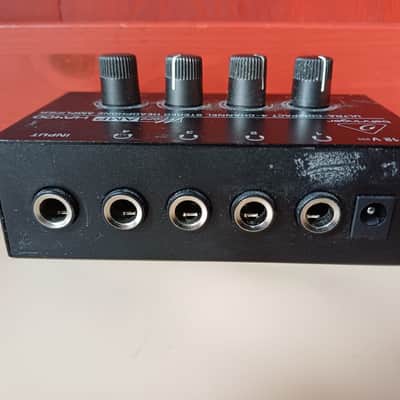 Behringer MicroAMP HA400 ultra-compact 4-channel stereo headphone amplifier image 2