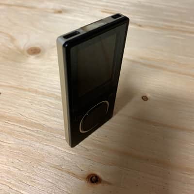 Microsoft Zune 4GB with all original packaging and accessories image 3