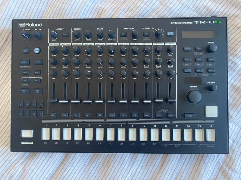 Immagine Roland TR-8S AIRA Rhythm Performer with Sample Playback 2018 - Present - Black - 1