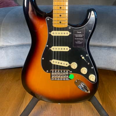 Fender Vintera II Stratocaster w/ bag 2023 - Three-Color Sunburst image 2