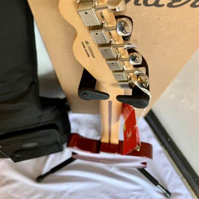 Fender American Performer 2020 Transparent Red image 3