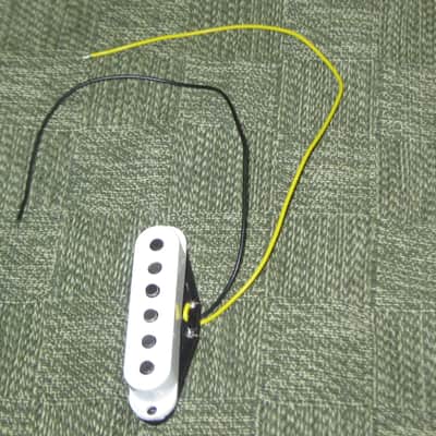 very near A+ (rarely used) genuine Fender Tex-Mex Stratocaster Bridge Single Coil Pickup, 7.4k full strength, White Cover (p/n # 50659000) +screws & rubber bushings, Alnico 5 magnets, staggered pole pieces, Polysol magnet wire, vinyl output wires image 11
