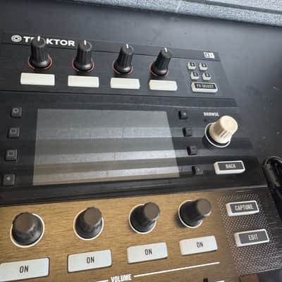 Native Instruments Traktor Kontrol D2 2010s - Black image 3