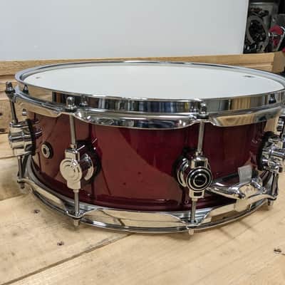 DW Design Series 14x5" Frequent Flyer snare - Red Gloss image 4