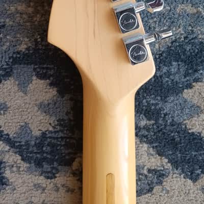 Fender Highway One Stratocaster with Rosewood Fretboard 2003 - Sapphire Blue Transparent image 23