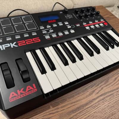 Akai MPK225 2014 - Present - Black