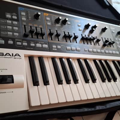 Roland SH-01 GAIA 37-Key Digital Synthesizer 2010 - 2012 - White image 3