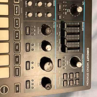 Novation Circuit Mono Station Paraphonic Synthesizer 2017 - 2021 - Black image 2
