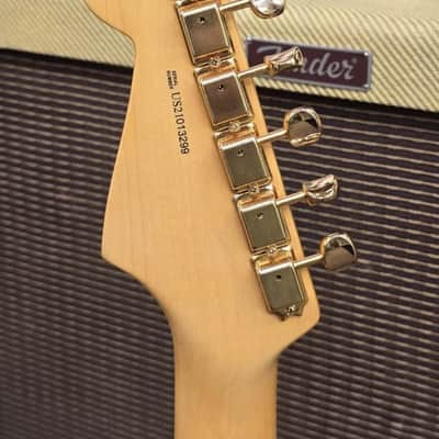 Fender Stevie Ray Vaughan Stratocaster 3Color Sunburst image 4