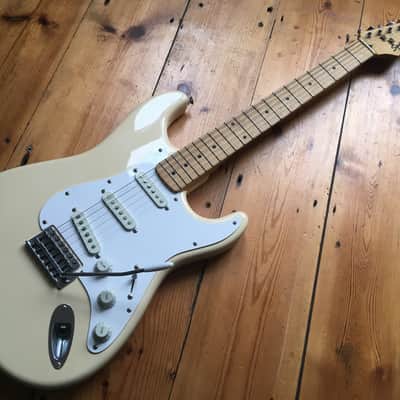 Squier Stratocaster Electric Guitar Made in Korea 1994 CN image 4
