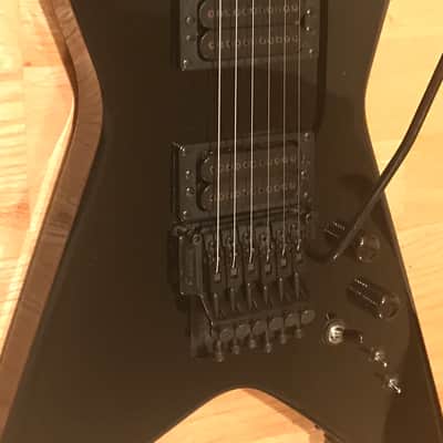 Carvin X220 with Trem 1992 Black with original case. Made in USA image 6
