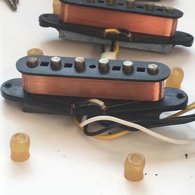 Vintage 1998 CTS Pots Genuine Fender Guitar Aged Relic Loaded Strat Pickups Set Staggered Poles 137xx49 image 3