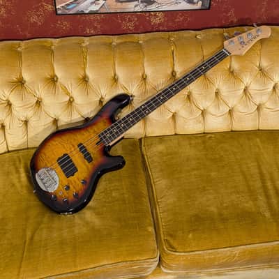 Lakland Skyline Series 44-02 Deluxe 2024 - Three Tone Sunburst image 2